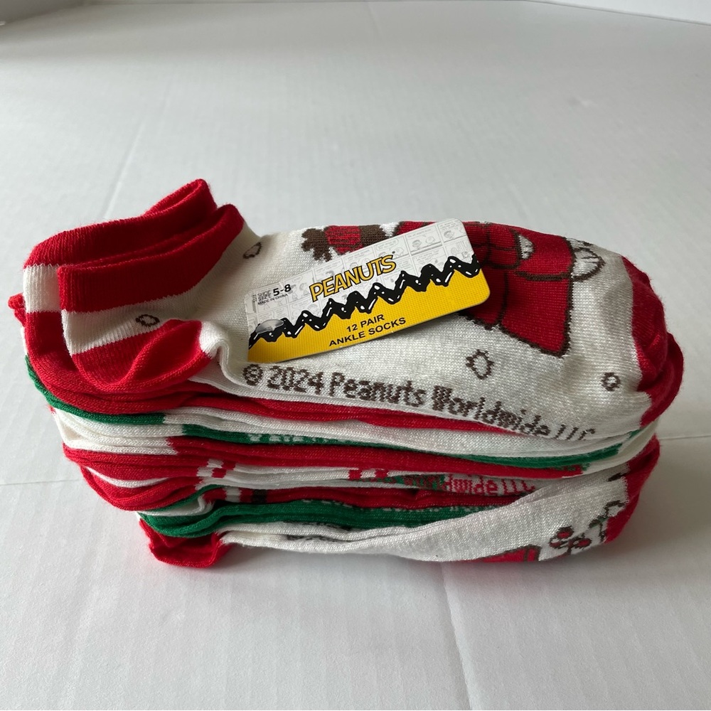 Snoopy Peanuts Women’s Christmas Ankle Socks Sz 9-11 Set of 12 pairs NWT